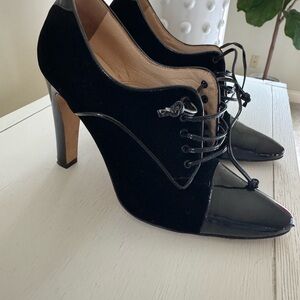 Manolo Blahnik Black Patent & Suede Lace-Up High Heel Oxfords